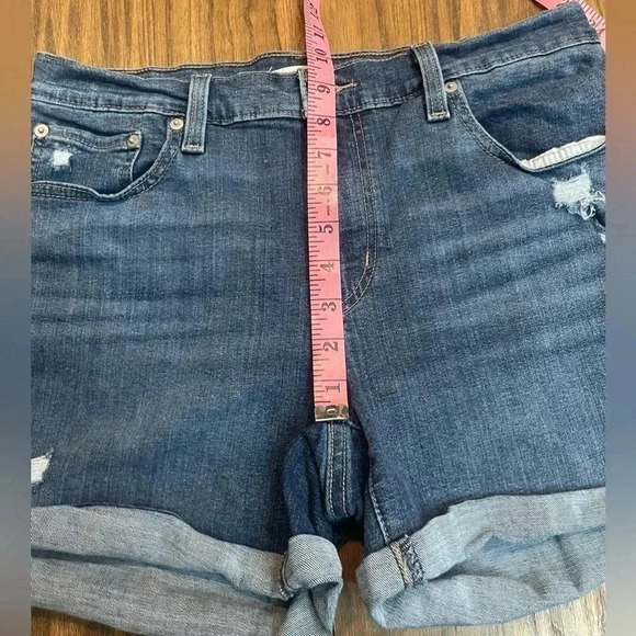 Levi’s Mid Length Denim Blue Distressed Shorts Women’s size W31/ Size 12 - Picture 5 of 11